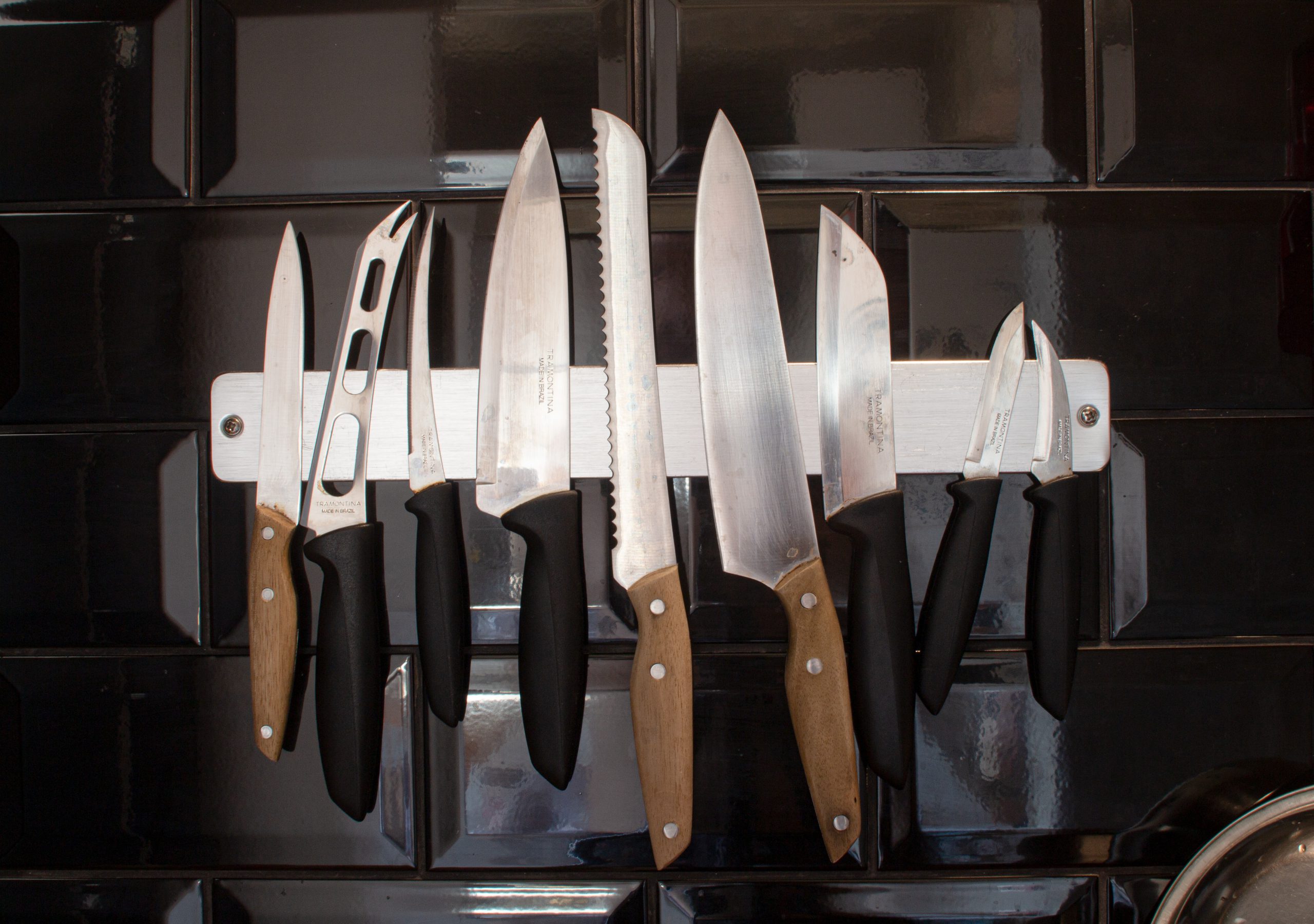 3 Ways to Store Knives in Your Kitchen - wikiHow Life