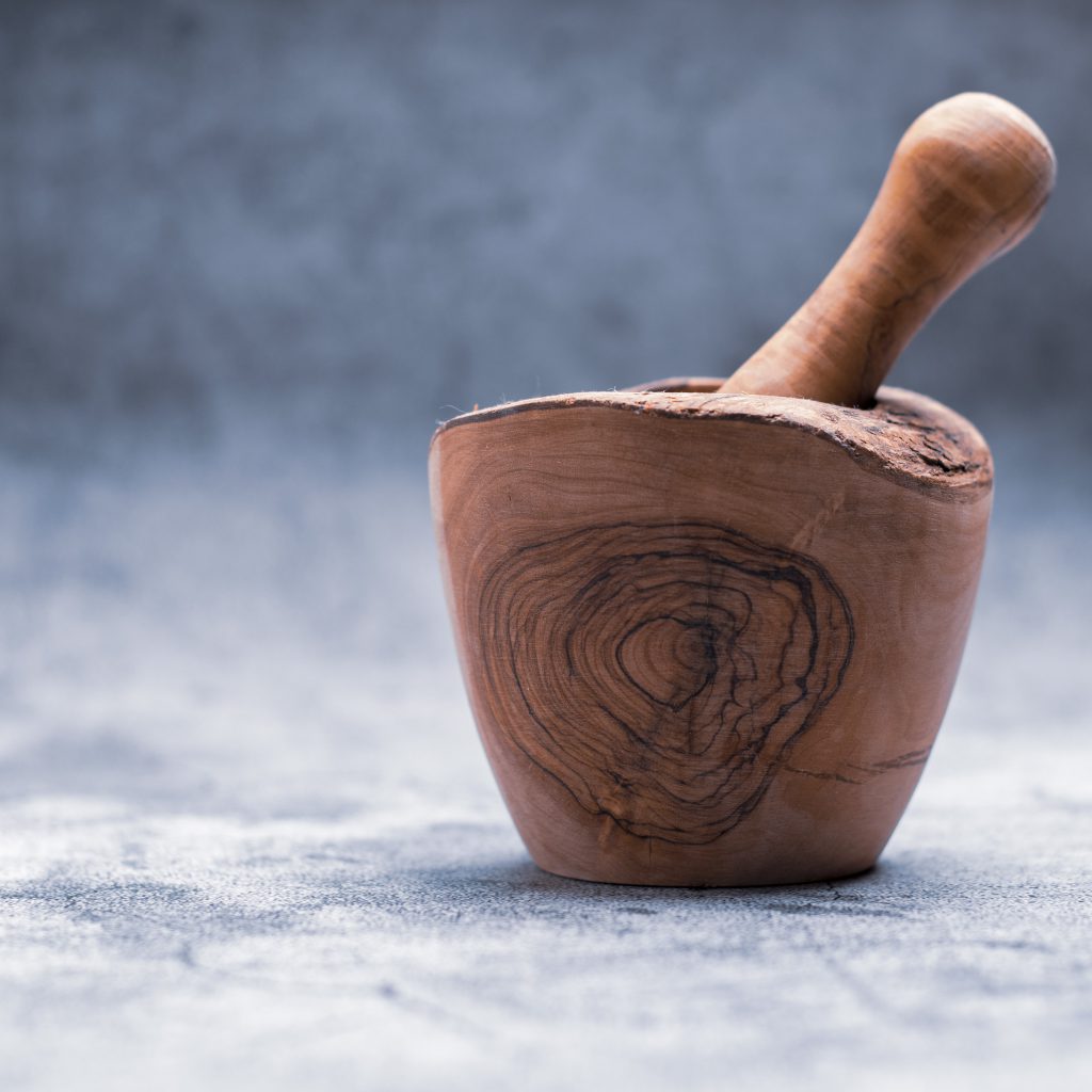https://www.cookly.me/magazine/wp-content/uploads/2023/01/wooden-mortar-and-pestle-1024x1024.jpg