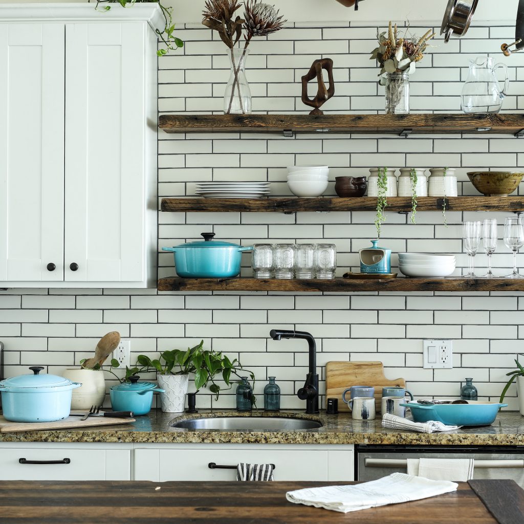 https://www.cookly.me/magazine/wp-content/uploads/2023/04/white-rustic-kitchen-1024x1024.jpg